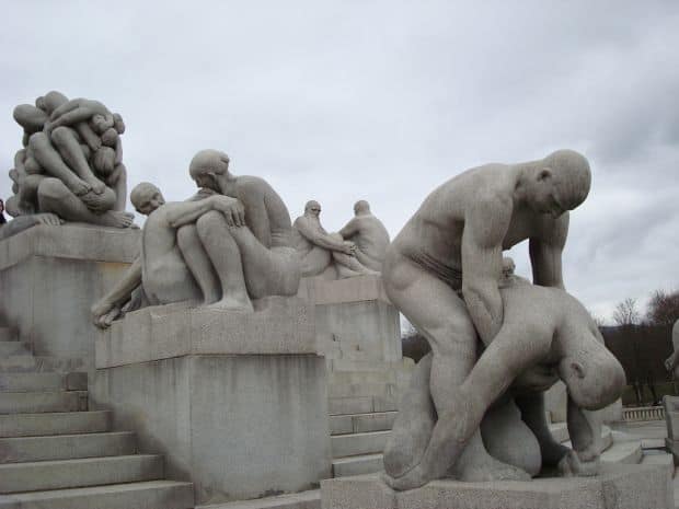 penisuri prin sculpturi