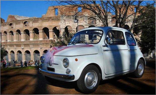 Viziteaza Roma plimbandu-te intr-o masina a anilor 60!