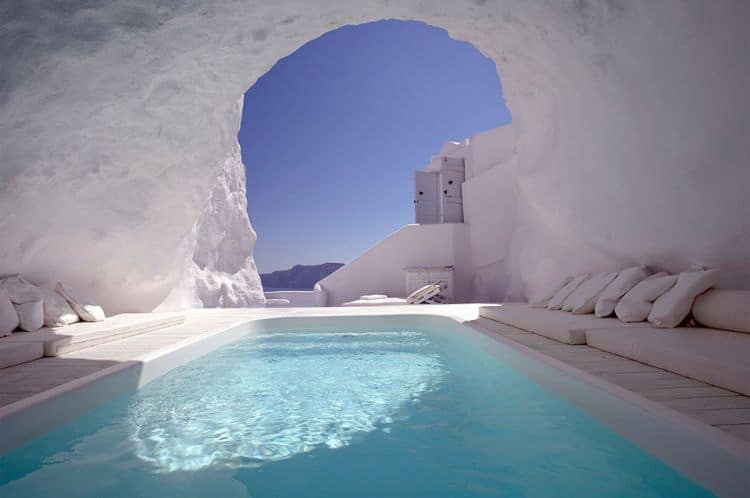 Santorini, piscina in pestera. Foto: Katikies Hotels