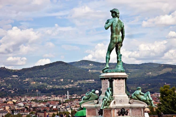 Ghici cate statui are David in Florenta?