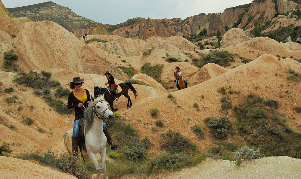 Plimbarea cu caii, o activitate superbă în Cappadocia. Foto: cappadociahorseriding.com